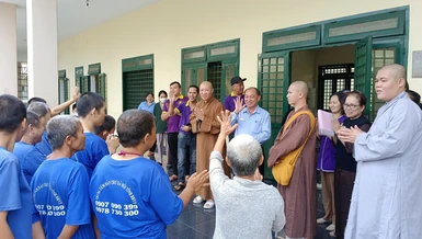 Thượng toạ Thích Thiện Thuận động viên thành viên trung tâm