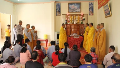 Chư tôn đức tổ chức cầu an, thuyết pháp đến thành viên Hội người mù tỉnh Đắk Nông