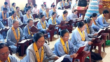 Phật tử tại khóa Bát quan trai