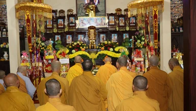 Chư tôn đức Tăng Ni thành kính tưởng niệm Hòa thượng Vĩnh Thiệu