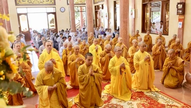 Chư tôn đức thành kính tưởng niệm Giác linh Hòa thượng Thích Giác Dũng tại tịnh xá Ngọc Quang