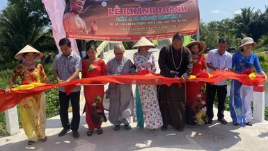Cắt băng khánh thành cây cầu A Di Đà Đại Nguyện 1 tại X.An Trường