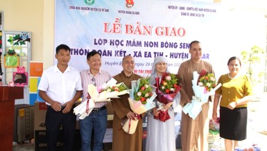 Trong ngày vui bàn giao lớp học mầm non Bông Sen 