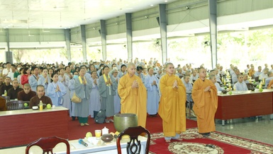  Ban Từ thiện thiền viện Vạn Hạnh cúng dường trai phạn tại Học viện Phật giáo VN tại TP.HCM