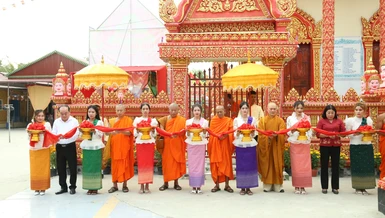 Cắt băng khánh thành ngôi chánh điện chùa Ratana Paphia Vararam 