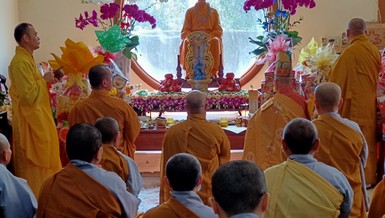 Chư tôn đức tưởng niệm Hòa thượng Thích Từ Hương