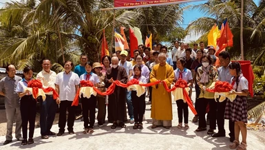 Cắt băng khánh thành cầu bê-tông An Lạc Phúc Quý