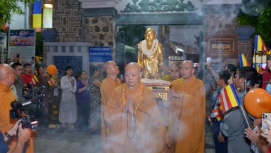Cung thỉnh kim thân Đức Phật sơ sinh rời tổ đình Ấn Quang