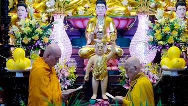 Nhị vị Hòa thượng tác pháp đối thú An cư kiết hạ hàng Thượng tọa