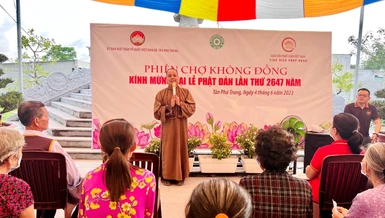 Đại đức Thích Chí Giác Thông phát biểu khai mạc phiên chợ