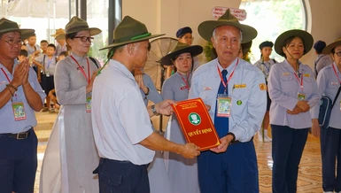 Trao quyết định Trại trưởng liên trại huấn luyện Anoma - Ni Liên - Tuyết Sơn VIII 