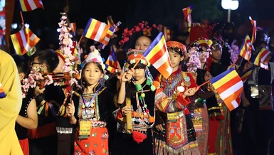 [Ảnh] Rước kiệu tại hội trại Tuổi trẻ và Phật giáo "Hào khí Thăng Long"
