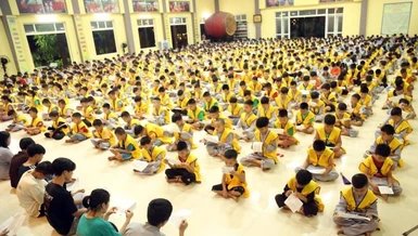 Hơn 900 thanh thiếu niên tham gia khóa tu tại chùa Chí Linh