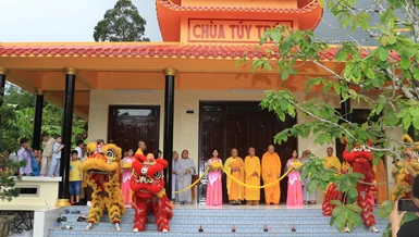 Cắt băng khánh thành chánh điện chùa Túy Trúc sau hai năm trùng tu