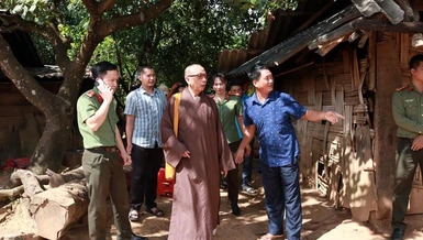 Thượng tọa Thích Quảng Tuấn làm trưởng đoàn khảo sát thực tế khó khăn của gia đình anh Sàng