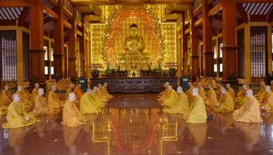 Mỗi kỳ Bố-tát, thính giới để nhắc nhở nhau về giới pháp của hành giả xuất gia