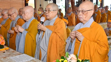 Chư Ni trưởng Phân ban Ni giới T.Ư niêm hương tưởng niệm cố Ni trưởng Thích nữ Như Giác