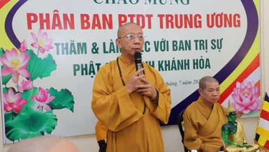 Thượng tọa Thích Quảng Tuấn làm trưởng đoàn đã phát biểu tại buổi gặp gỡ chư tôn đức Ban Trị sự tỉnh