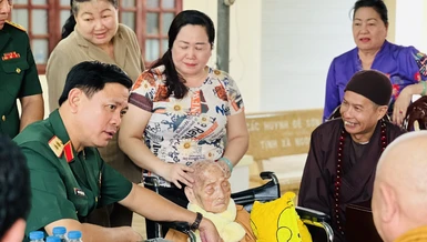 Đồng Nai: Trung tướng Nguyễn Trường Thắng, Tư lệnh Quân khu 7 thăm Sư bà Thích nữ Nhẫn Liên