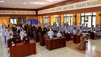 Đại diện 70 tu sinh phát nguyện tu học