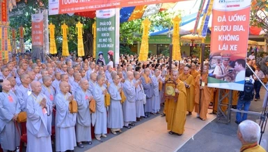 Lễ cầu nguyện người mất vì tai nạn giao thông, tại tổ đình Vĩnh Nghiêm (năm 2014) - Ảnh: B.Toàn/BGN