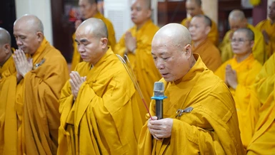 Hòa thượng Thích Bảo Nghiêm tác bạch tạ lễ trước Giác linh Đức Đệ tam Pháp chủ GHPGVN tại chùa Ráng