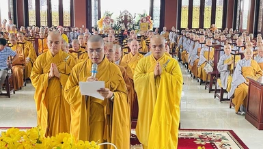 Đại diện hành giả tác bạch tri ân chư tôn đức