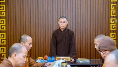 Thượng tọa Thích Chánh Huệ chủ trì buổi họp