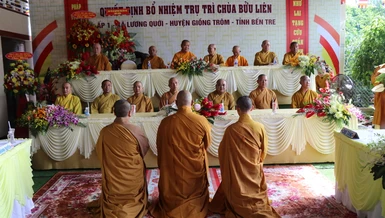 Chư tôn đức chứng minh lễ bổ nhiệm trụ trì chùa Bửu Liên