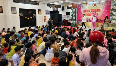 Thiếu nhi tại TP.Mỹ Tho tham gia chương trình “Vui hội trăng rằm”