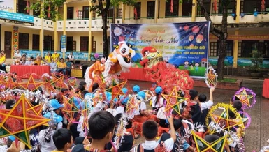 Ban Từ thiện xã hội Phật giáo tỉnh Khánh Hòa tổ chức trung thu cho trẻ em xã Lâm Thủy
