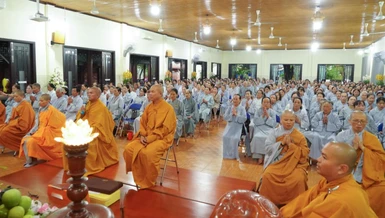 Hơn 500 Phật tử đã vân tập về tổ đình Vạn Đức tu Ngày an lạc