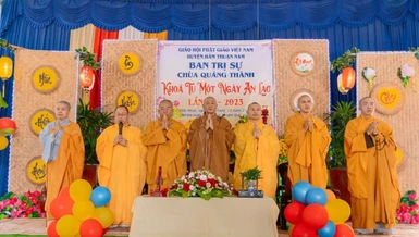 Chư tôn đức chứng minh, tham dự khai mạc khóa tu "Một ngày an lạc"