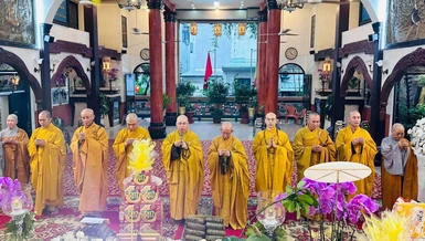 Chư tôn đức Ban Trị sự GHPGVN Q.Phú Nhuận tưởng niệm Đại lão Hòa thượng Thích Hải Tràng tại tổ đình Phổ Quang