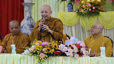 Đoàn do Hòa thượng Thích Minh Thành làm trưởng đoàn phát biểu tại buổi làm việc