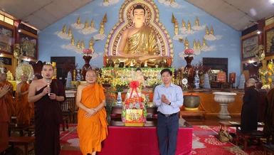  Ông Nguyễn Đình Kiên thăm, chúc mừng trường hạ thiền viện Phước Sơn