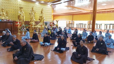 Phật tử tham gia khóa tu nhân ngày vía Đức Quán Thế Âm