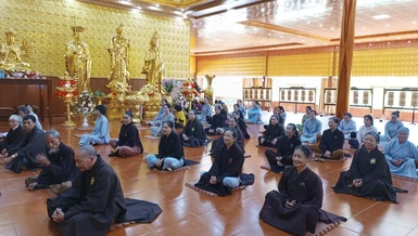 Phật tử tham gia khóa tu nhân ngày vía Đức Quán Thế Âm