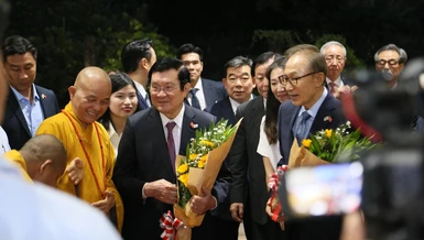 Hòa thượng Thích Minh Thiện tiếp nguyên Chủ tịch nước CHXHCN Việt Nam và ngài Lee Myung-Bak, nguyên Tổng thống Hàn Quốc