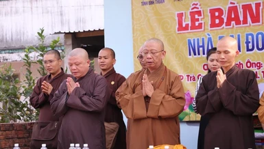 Lễ bàn giao nhà đại đoàn kết và an vị tôn tượng Phật
