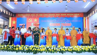 Cắt băng khánh thành công trình thể dục thể thao do Quân khu 7 và Bộ Chỉ huy Quân sự tỉnh tặng