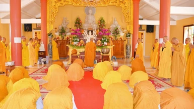 Chư tôn đức tưởng niệm Trưởng lão Hòa thượng Thích Tánh Hải tại chùa Phước Thiện