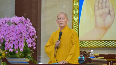 Hòa thượng Thích Thiện Thống thuyết trình về Quy chế Ban Tăng sự T.Ư đến hơn 700 Tăng Ni GHPGVN TP.HCM