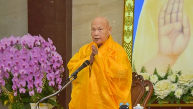 Hòa thượng Thích Thiện Nhơn sách tấn Tăng Ni GHPGVN TP.HCM tại Việt Nam Quốc Tự