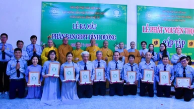  Ra mắt nhân sự Phân ban Gia đình Phật tử tỉnh nhiệm kỳ 2022-2027