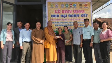 Đắk Lắk: Phân ban Phật tử dân tộc T.Ư bàn giao nhà Đại đoàn kết tại H.Cư M’gar
