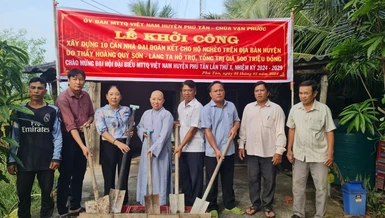 Sư cô Thích nữ Diệu Minh cùng địa phương khởi công xây dựng 12 căn nhà tình thương cho bà con kịp đón Tết