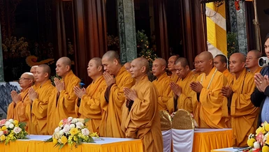 Chư tôn đức tại lễ an vị tôn tượng Phật chùa Đọ