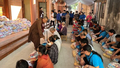 Chùa Phúc Lâm trao 500 phần quà Tết đến người mù và người khó khăn tại tỉnh Đồng Nai