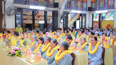 Phật tử đạo tràng Quan Âm tu viện trong ngày mừng thọ - Tết Giáp Thìn